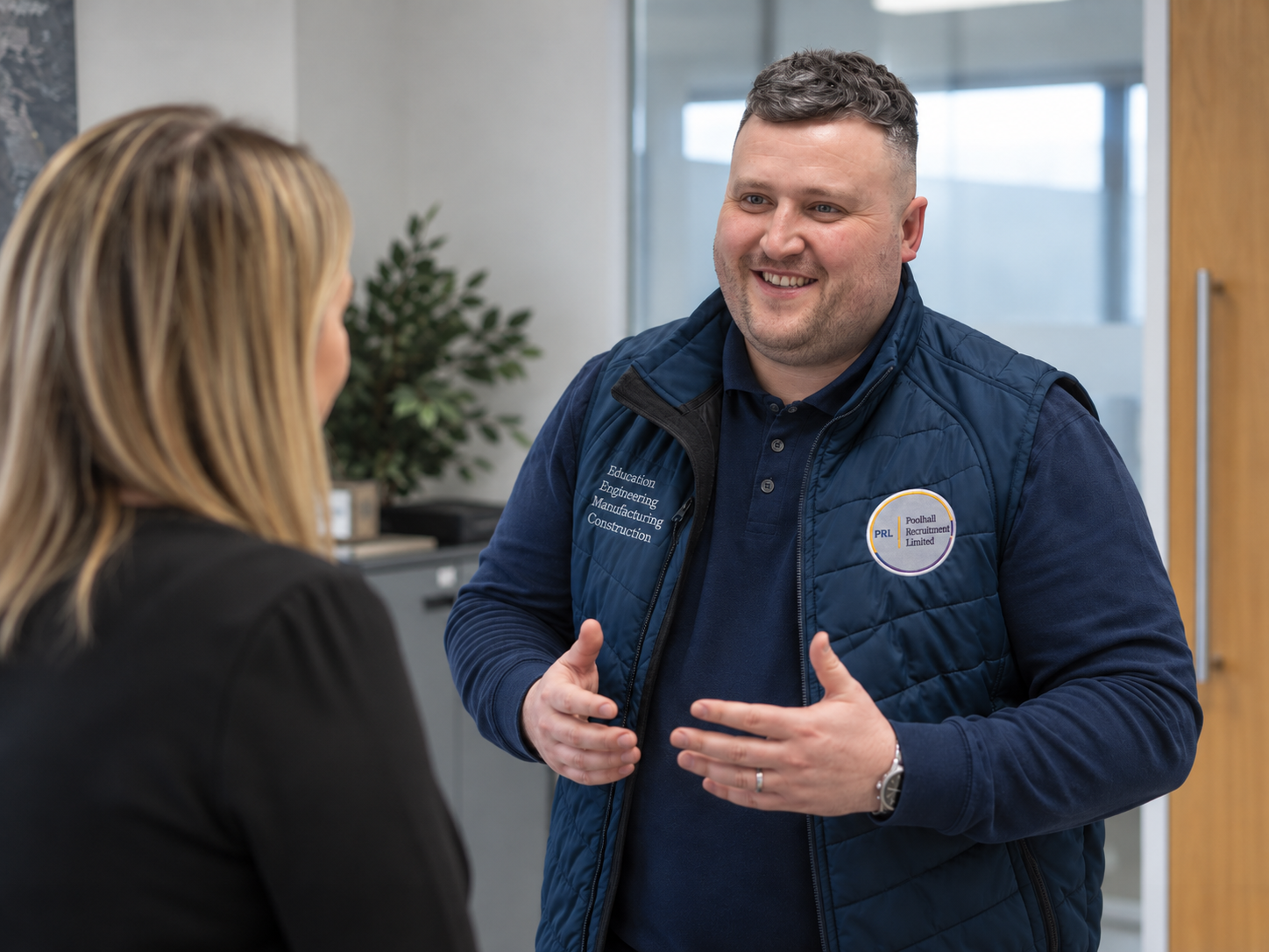 Poolhall Recruitment consultant giving advice in a one-to-one meeting